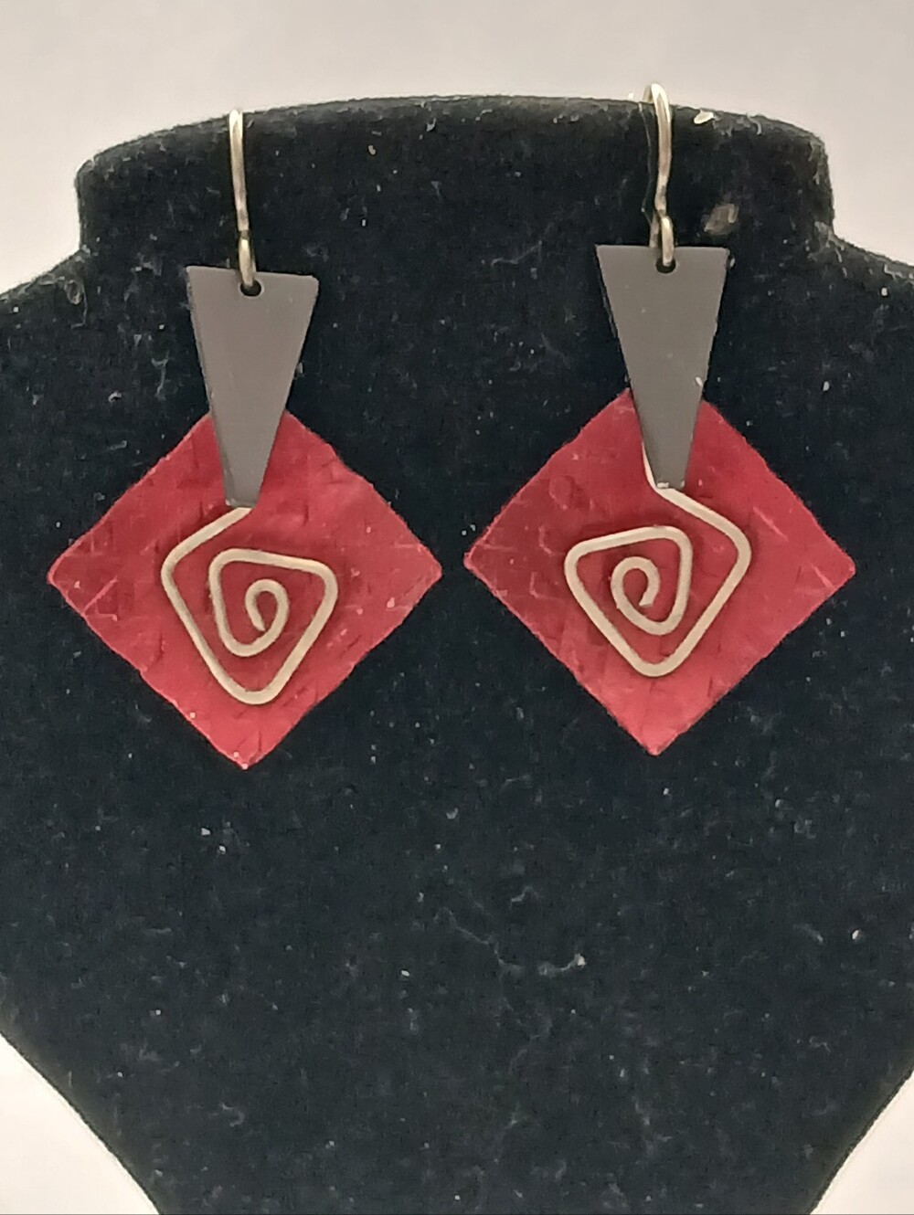 Vintage 80s Memphis Style Red and Black Lightweight Geometric Earrings EUC